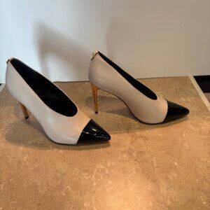 Calvin Klein Saydee pumps New in Box!